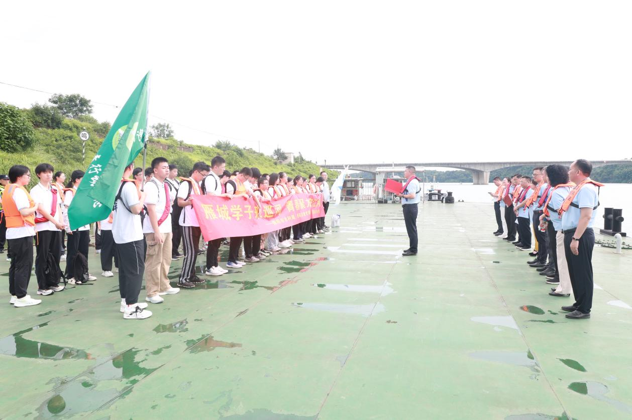 美高梅娱乐城
“学子”来巡河 青春聚力护清波